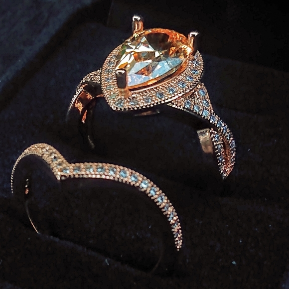 🆕18K Rose Gold Design Teardrop Ring Set - Picture 9 of 9